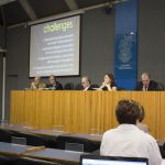 Naomar de Almeida Filho faz sua apresentação durante o debate O Futuro da Universidade - 24 de abril de 2015 Naomar de Almeida Filho faz sua apresentação durante o debate O Futuro da Universidade - 24 de abril de 2015