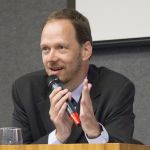 Klaus Capelle durante sua apresentação no debate "O Futuro das Universidades" - 24 de abril de 2015 Klaus Capelle durante sua apresentação no debate "O Futuro das Universidades" - 24 de abril de 2015