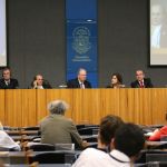 Luiz Bevilacqua, John Heath, Naomar de Almeida Filho, Marco Antonio Zago, Sabine Righetti, Carlos Vogt e Klaus Capele no debate "O Futuro das Universidades" - 24 de abril de 2015 Luiz Bevilacqua, John Heath, Naomar de Almeida Filho, Marco Antonio Zago, Sabine Righetti, Carlos Vogt e Klaus Capele no debate "O Futuro das Universidades" - 24 de abril de 2015