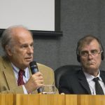 Luiz Bevilacqua durante sua apresentação no debate "O Futuro das Universidades" - 24 de abril de 2015 Luiz Bevilacqua durante sua apresentação no debate "O Futuro das Universidades" - 24 de abril de 2015