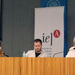 José Sérgio Fonseca de Carvalho abre o evento e apresenta os expositores da Mesa 1, Gabriela Costardi e André Oliveira Costa - (19/11/2015) José Sérgio Fonseca de Carvalho abre o evento e apresenta os expositores da Mesa 1, Gabriela Costardi e André Oliveira Costa - (19/11/2015)