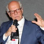 Arlindo Philippi Jr fala durante o debate Arlindo Philippi Jr fala durante o debate