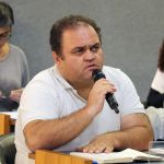 Participante do público faz perguntas durante o debate - 25/04/2017 Participante do público faz perguntas durante o debate - 25/04/2017