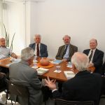 A partir da esquerda, César Ades, João Steiner, Umberto Cordani, Gehard Malnic, Jacques Marcovitch, Carlos Guilherme Mota, Alfredo Bosi e Hernan Chaimovich A partir da esquerda, César Ades, João Steiner, Umberto Cordani, Gehard Malnic, Jacques Marcovitch, Carlos Guilherme Mota, Alfredo Bosi e Hernan Chaimovich