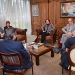 A partir da esquerda, Sergio Bravo Escobar, Raúl Sánchéz Gutiérrez, Hugo Zunino Edelsberg, Marianela Denegri Coria, Maria Helena Capelato, Martin Grossmann e Ricardo Herrera Lara de costas A partir da esquerda, Sergio Bravo Escobar, Raúl Sánchéz Gutiérrez, Hugo Zunino Edelsberg, Marianela Denegri Coria, Maria Helena Capelato, Martin Grossmann e Ricardo Herrera Lara de costas