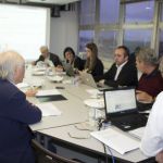 A partir da esquerda, de frente, Alfredo Bosi, Regina Pekelmann Markus, Fátima Moreno, Hamilton Varela e Renato Anelli A partir da esquerda, de frente, Alfredo Bosi, Regina Pekelmann Markus, Fátima Moreno, Hamilton Varela e Renato Anelli